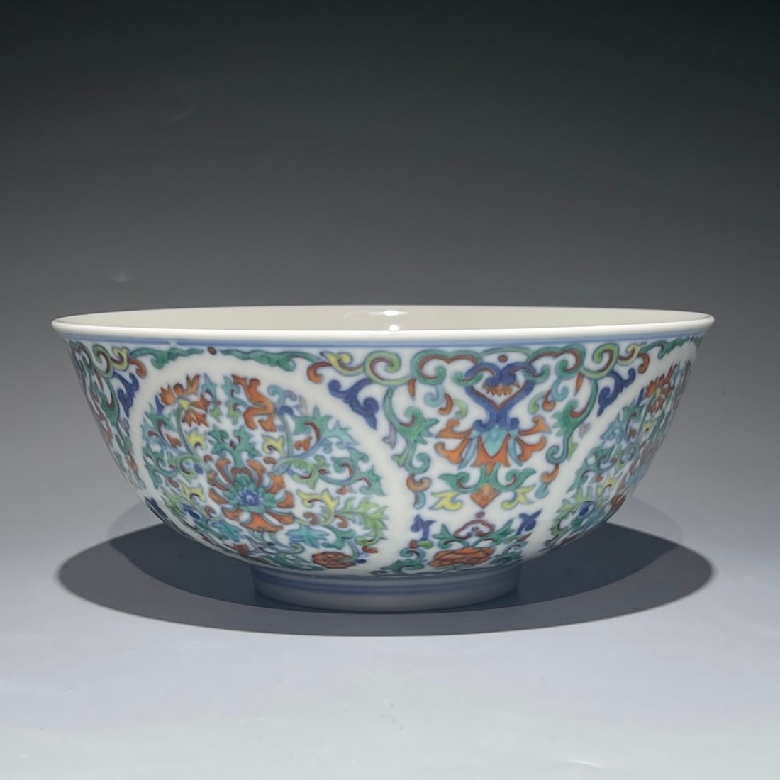 An Exquisite Chinese doucai lotus pattern and lotus pattern Porcelain bowl (1 of 10)