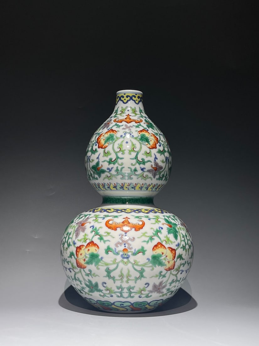 An Exquisite Chinese Famille Rose gourd colorful blessings and longevity Porcelain vase: Size: Height 30.5 cm - Width 18.5 cm Materials: Porcelain Dynasty: Qing dynasty Attribution: Qianlong Period Object: Vase