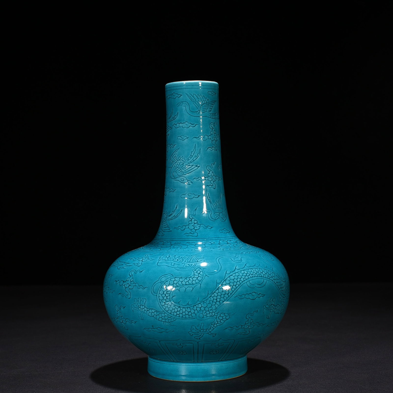 An Exquisite Chinese peacock blue glaze neck bottle: Size: Height 23 cm - Widthh 16 cm Materials: Porcelain Dynasty: Ming dynasty Attribution: hongzhi Object: bottle