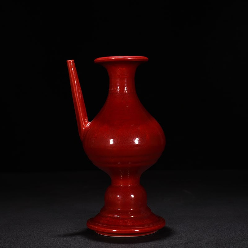 An Exquisite Chinese red glaze military holding pure vase: Size: Height 23 cm - Widthh 13 cm Materials: Porcelain Dynasty: Ming dynasty Attribution: hongzhi Object: vase