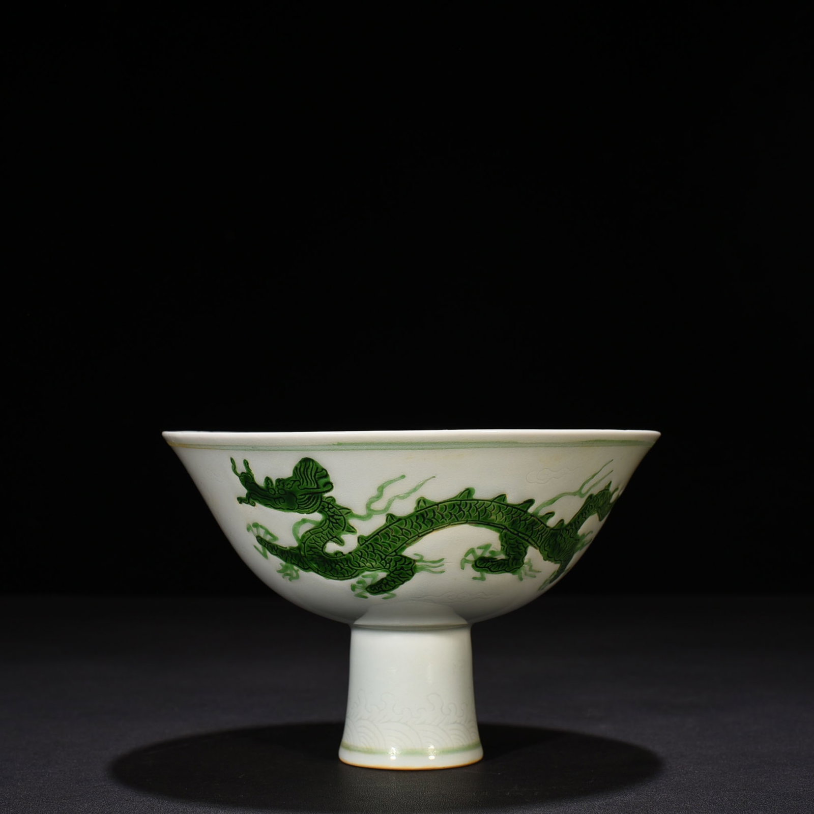 An Exquisite Chinese green And white dragon tall bowl: Size: Height 11 cm - Widthh 17 cm Materials: Porcelain Dynasty: Ming dynasty Attribution: hongzhi Object: bowl