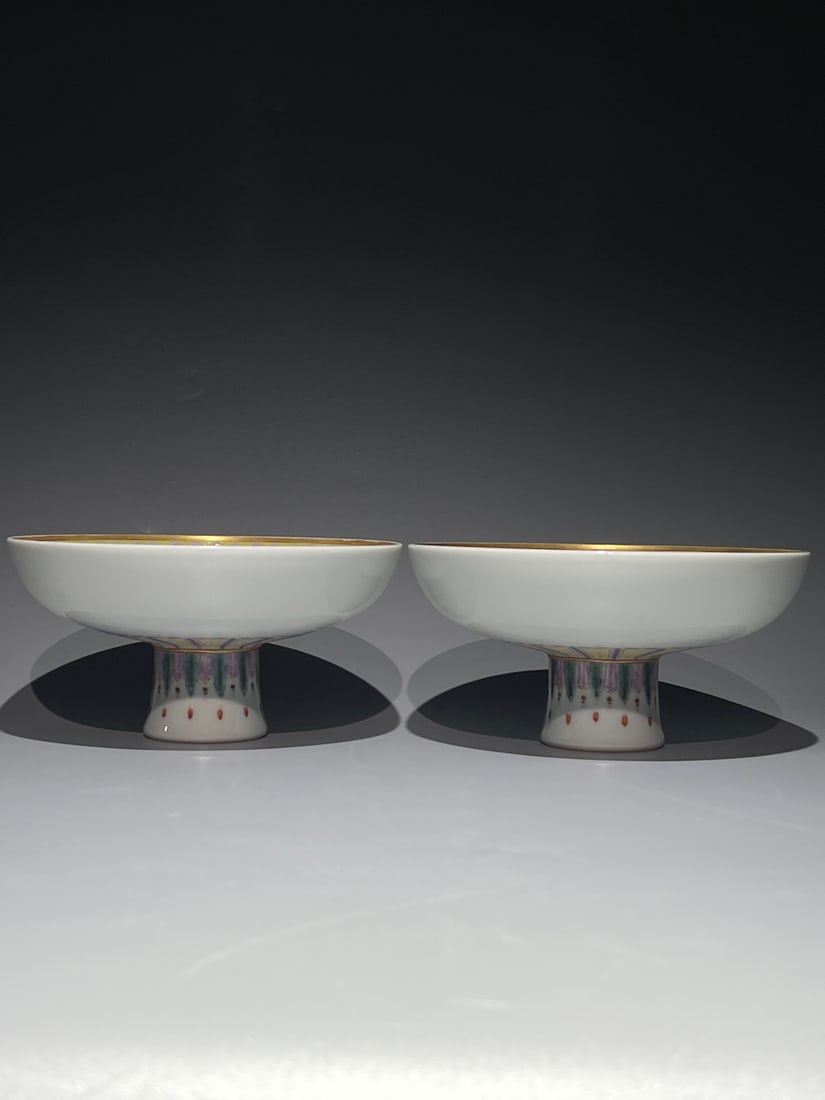 An Exquisite Chinese Famille Rose pastel gilded five bats Porcelain plate: Size: Width 16.5 cm - Height 8.5 cm Materials: Porcelain Dynasty: Qing Dynasty Attribution: Qianlong Period Object: Plate