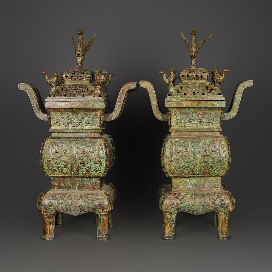An Exquisite Chinese Pair of bronze animal faced phoenix bird smokers: Size: Height 68 cm - Width 37 cm Materials: Bronze Dynasty: zhou dynasty Attribution: 700-BC Object: Chinese Antiques