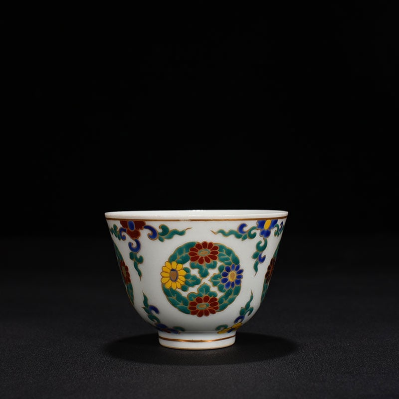 An Exquisite Chinese five-color gold-painted cup (1 of 8)
