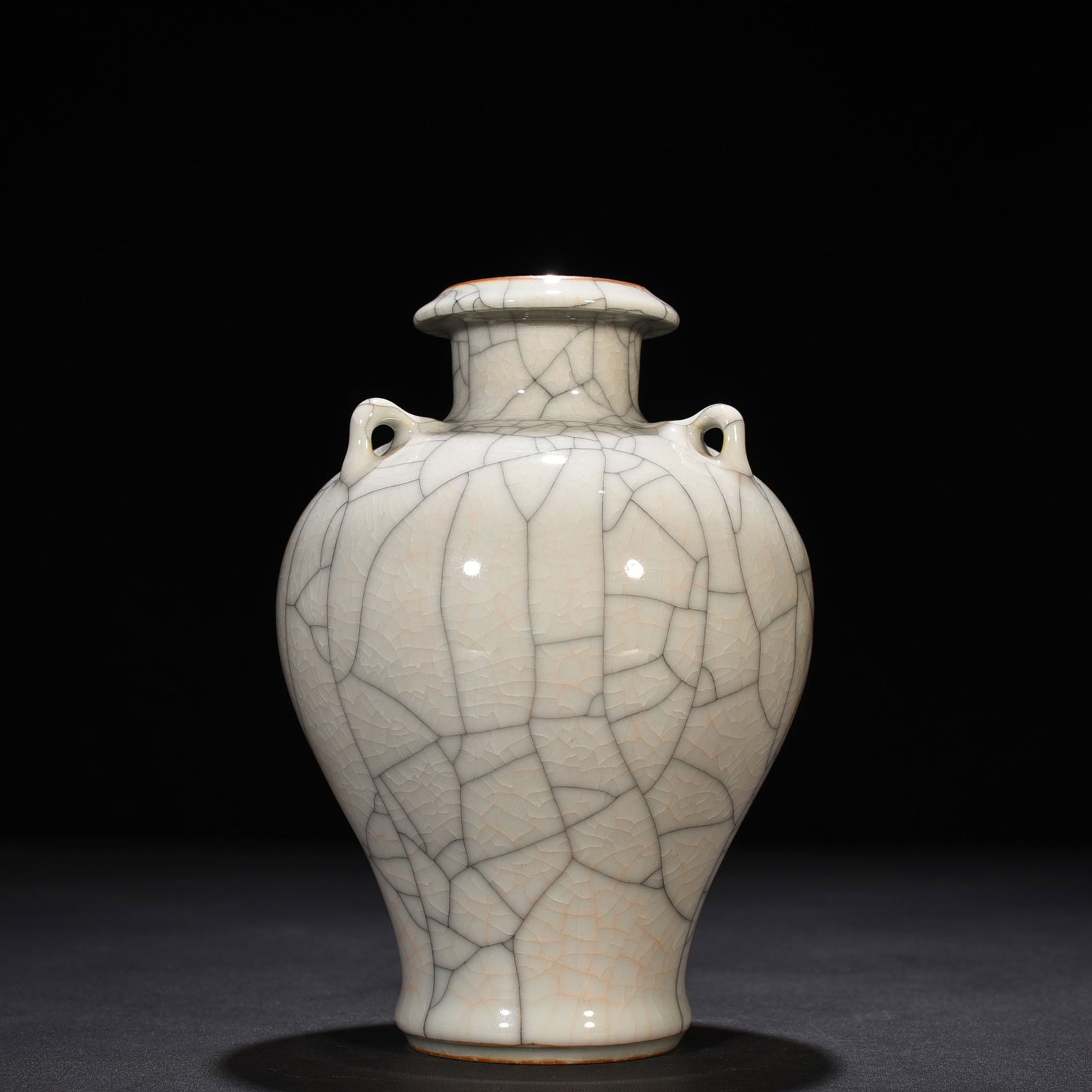 An Exquisite Chinese Ge Kiln plum vase (1 of 8)