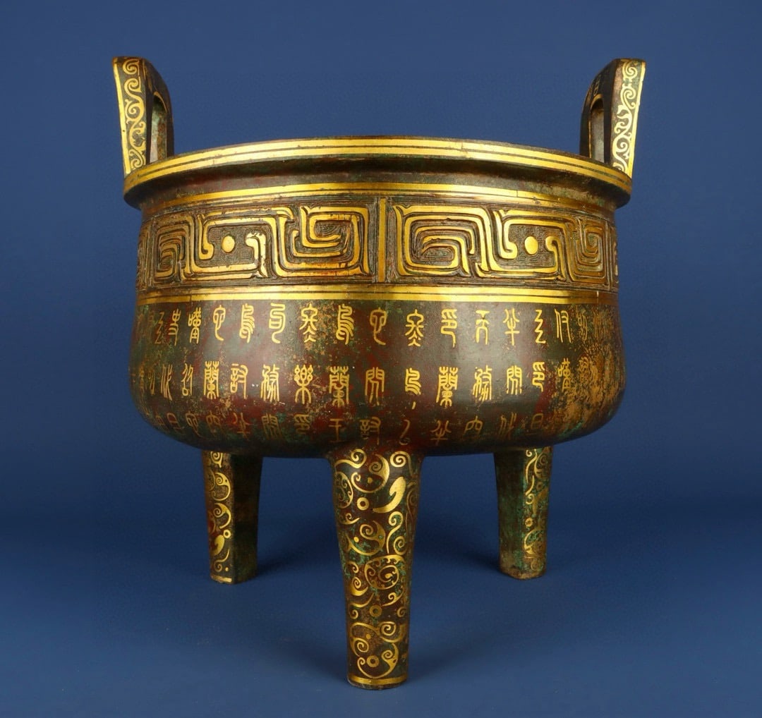 An Exquisite Chinese Bronze and gold guard tripod: Size: Height 38 cm - Width 35.5 cm Materials: Bronze Dynasty: Han dynasty Attribution: 1st to 3rd-C Object: Chinese Antiques