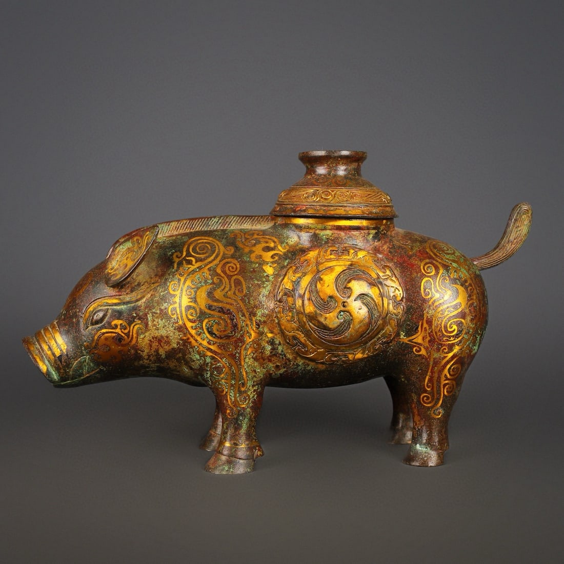 An Exquisite Chinese Bronze and gold pig statue: Size: Height 18 cm - Width 31 cm Materials: Bronze Dynasty: Han dynasty Attribution: 1st to 3rd-C Object: Chinese Antiques