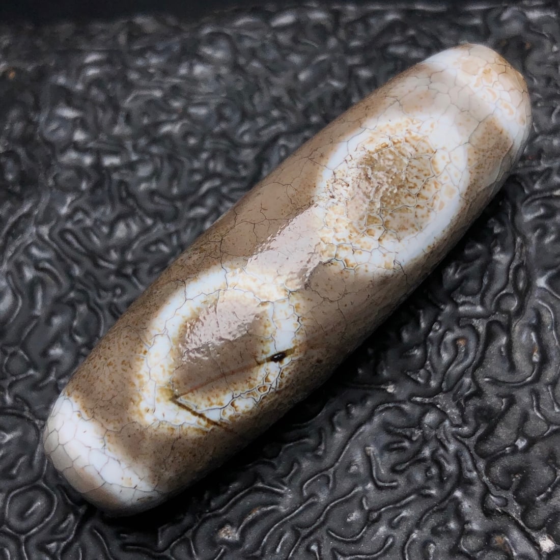 Chinese Natural Agate DZI Beads: Size: Width 4.6 cm - Height 1.5 cm Materials: Agate Dynasty: Qing dynasty Attribution: Qianlong Period Object: DZI beads
