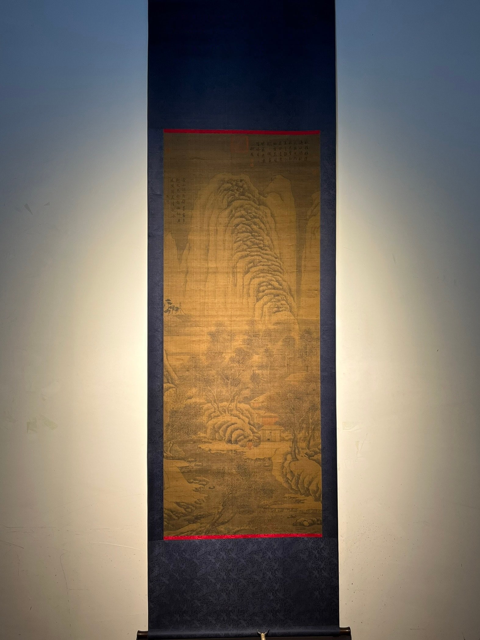 Chinese scroll painting Sheng Mao: Size: Height 174 cm - Width 67 cm Materials: Silk and Paper Dynasty: Yuan Dynasty Inscription: Sheng Mao Object: Scroll Sheng Mao's exquisite silk six foot landscape painting, Sheng Mao (birth and dea