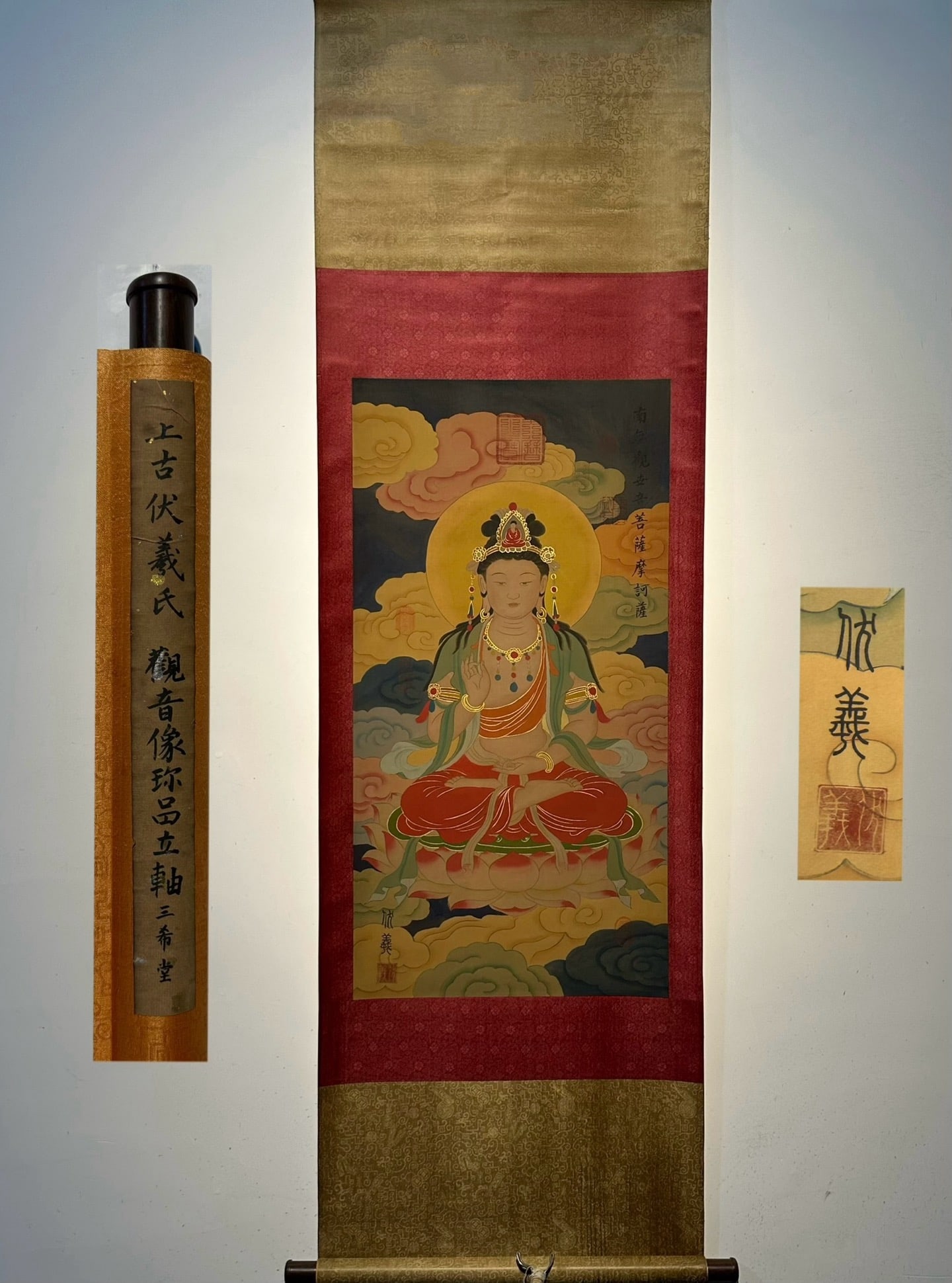 Chinese scroll painting Fuxi: Size: Height 87 cm - Width 44 cm Materials: Silk and Paper Dynasty: Unknown Dynasty Inscription: Fuxi Object: Scroll In ancient times, Fuxi's exquisite silk hand-painted statue of Guanyin was a pionee