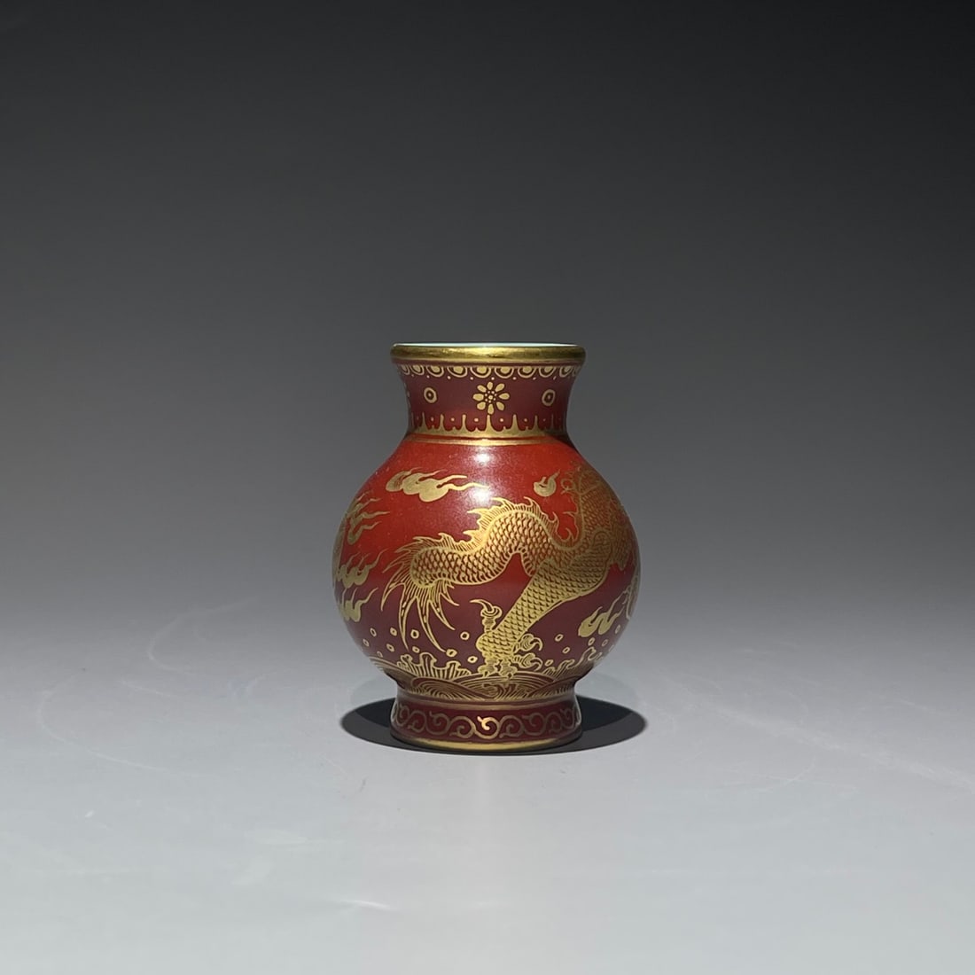 An Exquisite Chinese alum red vial with gold dragon pattern Porcelain vase: Size: Height 6 cm - Width 4.6 cm Materials: Porcelain Dynasty: Qing Dynasty Attribution: Qianlong Period Object: vase