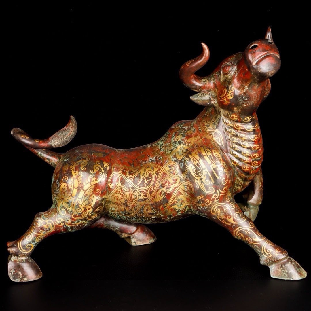 An Exquisite Chinese Bronze and gold bull: Size: Height 50 cm - Width 61 cm Materials: Bronze Dynasty: Han dynasty Attribution: 1st to 3rd-C Object: Chinese Antiques