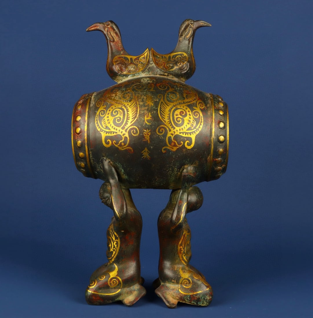 An Exquisite Chinese gold double figures carrying bird drums: Size: Height 36 cm - Width 19 cm Materials: Bronze Dynasty: Han dynasty Attribution: 1st to 3rd-C Object: Chinese Antiques