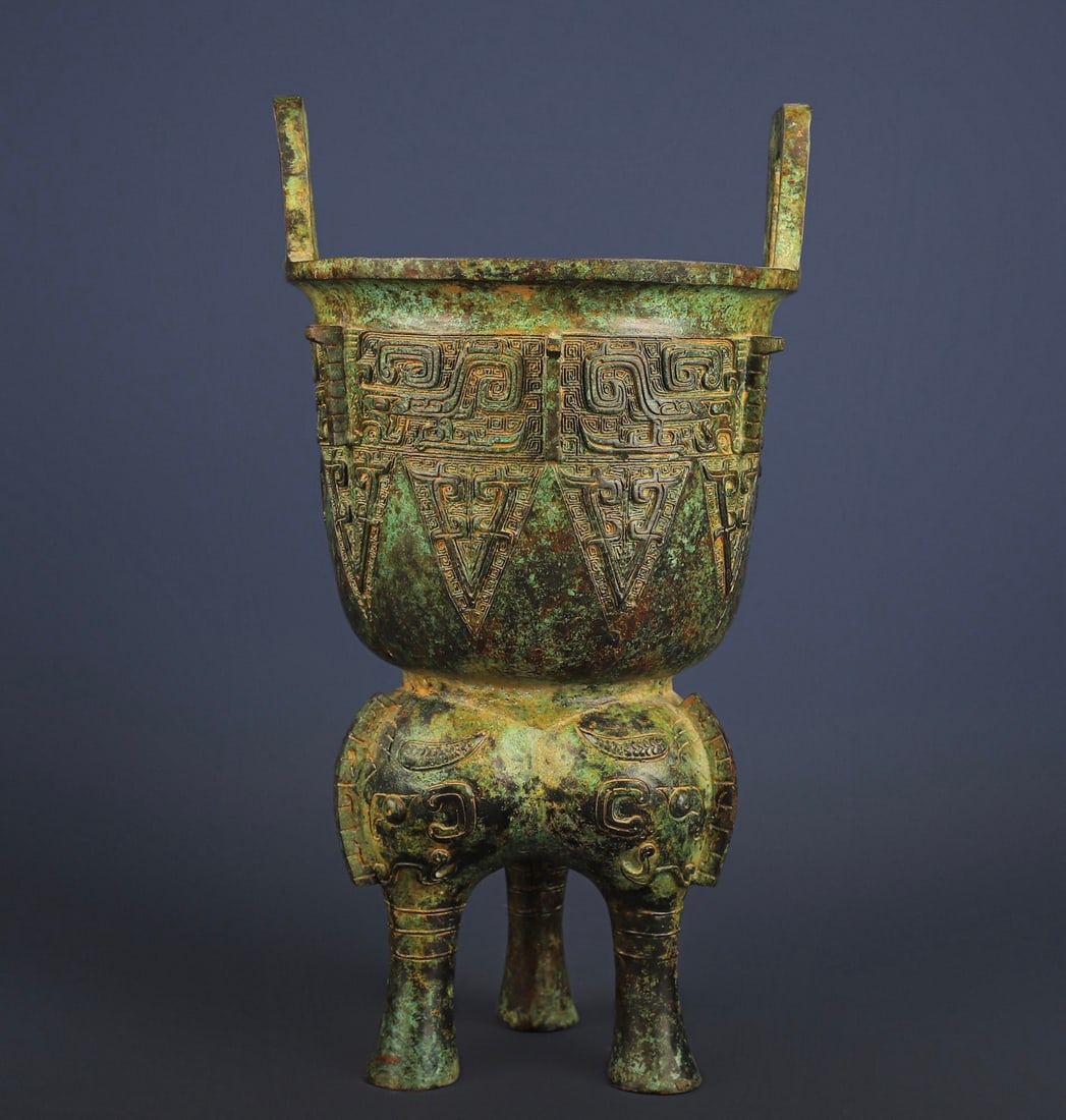 An Exquisite Chinese Bronze Am yan (1 of 9)