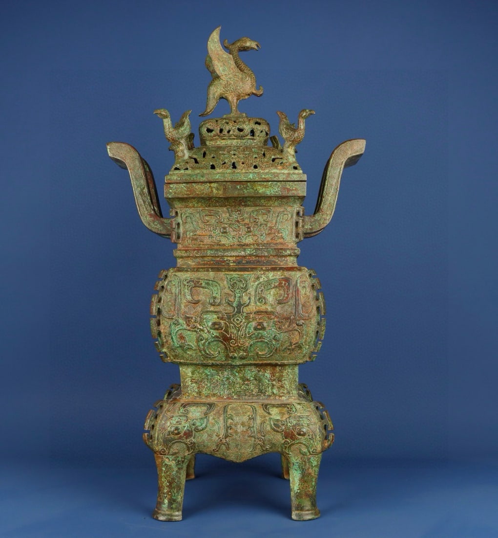 An Exquisite Chinese Bronze animal faced phoenix bird smoker: Size: Height 60 cm - Width 37 cm Materials: Bronze Dynasty: zhou dynasty Attribution: 700-BC Object: Chinese Antiques