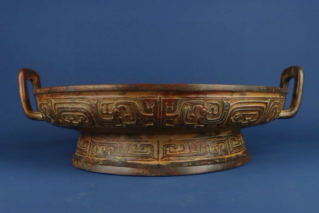An Exquisite Chinese Bronze inscription wall plate: Size: Height 18 cm - Width 55 cm Materials: Bronze Dynasty: zhou dynasty Attribution: 700-BC Object: Chinese Antiques