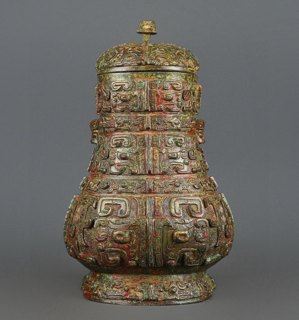 An Exquisite Chinese Bronze Wine Arrival: Size: Height 29 cm - Width 17 cm Materials: Bronze Dynasty: zhou dynasty Attribution: 700-BC Object: Chinese Antiques