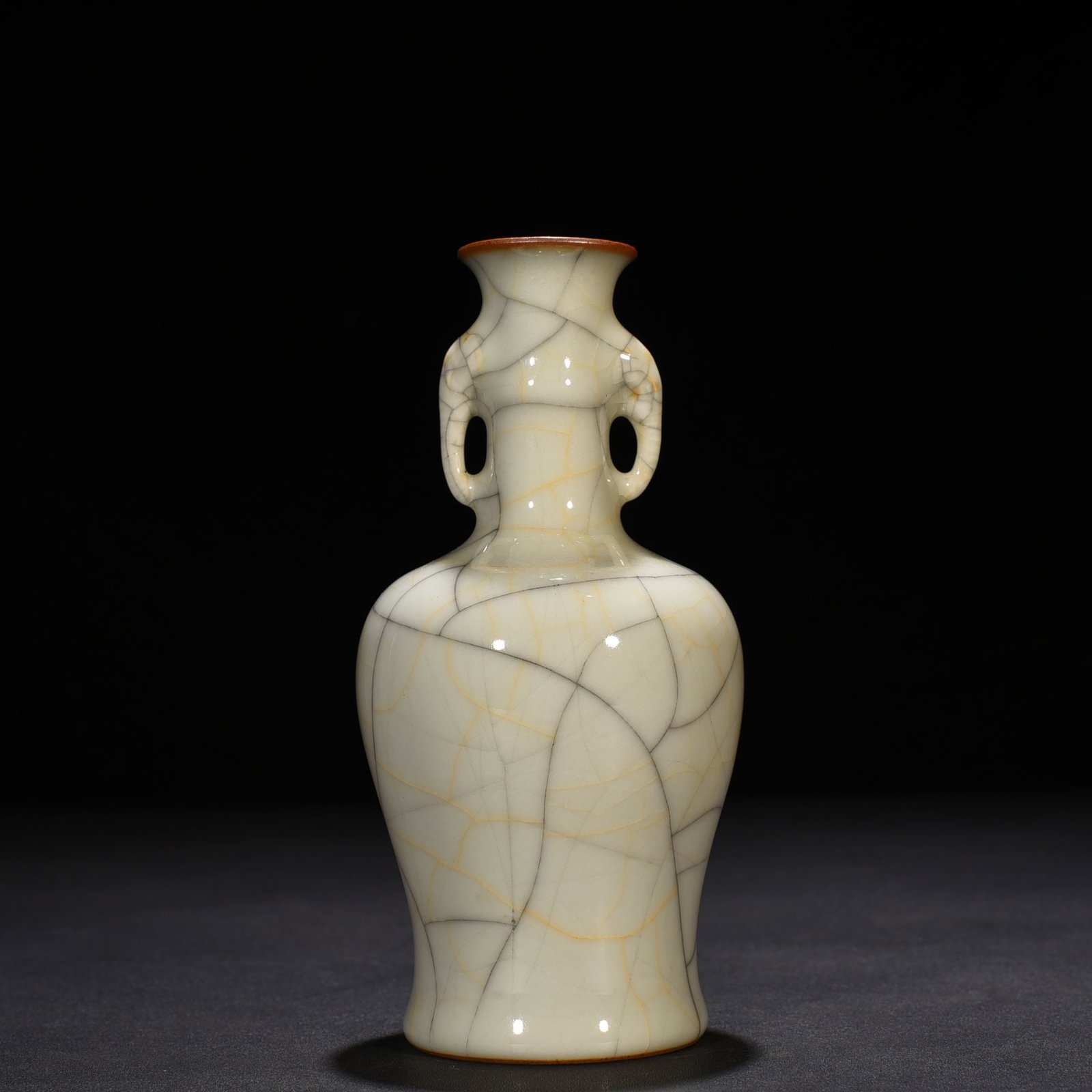 An Exquisite Chinese Ge Kiln Elephant Ear Vase: Size: Height 17 cm - Widthh 8 cm Materials: Porcelain Dynasty: Ming dynasty Attribution: chenghua Object: vase