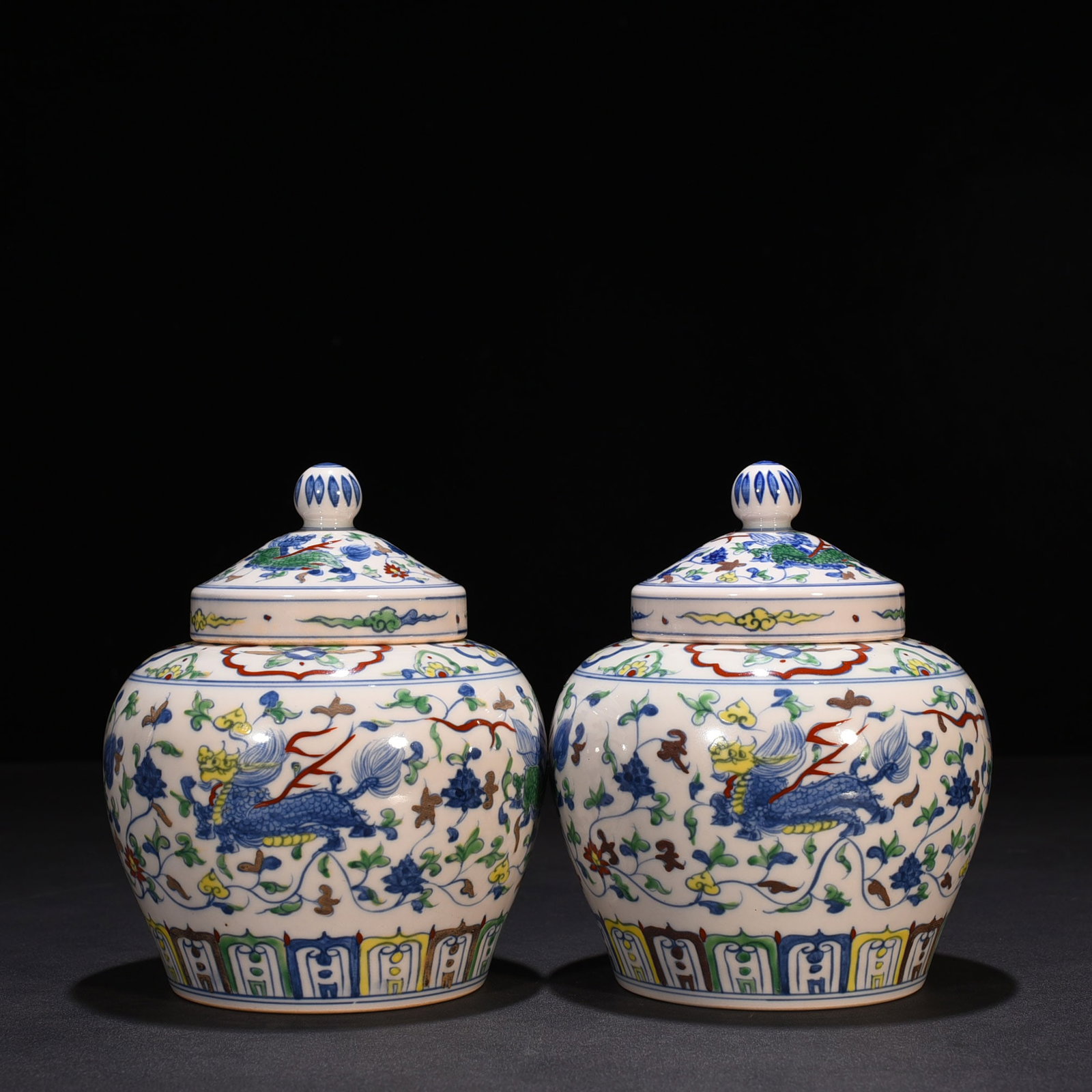 An Exquisite Chinese Wan Guifei style covered jar (1 of 9)