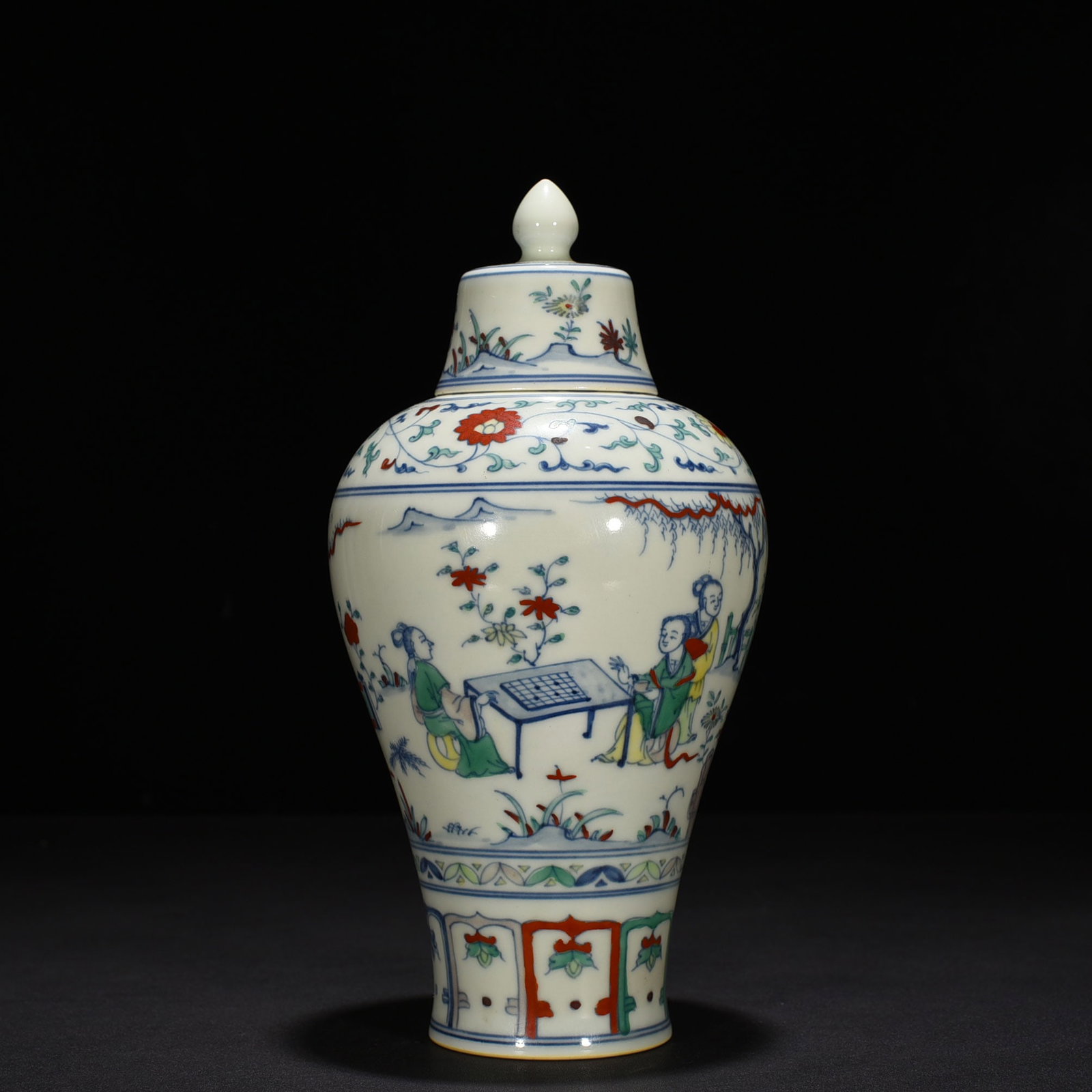 An Exquisite Chinese doucai plum vase: Size: Height 24 cm - Widthh 12 cm Materials: Porcelain Dynasty: Ming dynasty Attribution: chenghua Object: vase