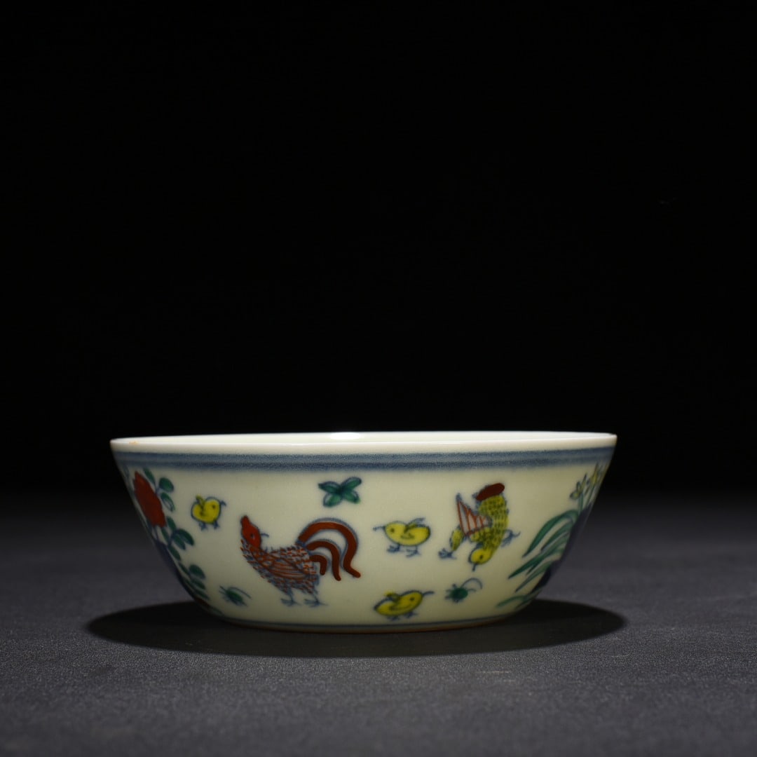 An Exquisite Chinese Doucai lying foot bowl: Size: Height 4.8 cm - Widthh 14 cm Materials: Porcelain Dynasty: Ming dynasty Attribution: chenghua Object: bowl