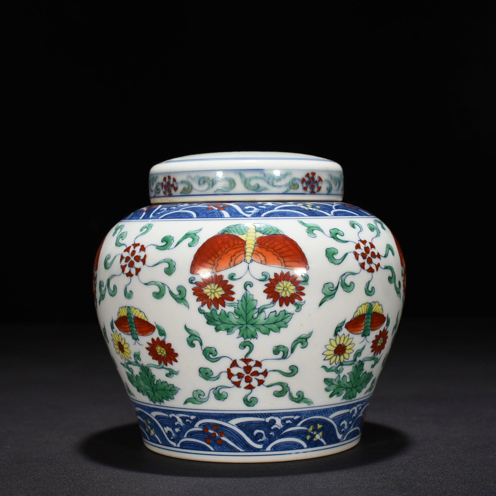 An Exquisite Chinese Doucai Tian Zi Jar: Size: Height 14 cm - Widthh 14 cm Materials: Porcelain Dynasty: Ming dynasty Attribution: chenghua Object: jar
