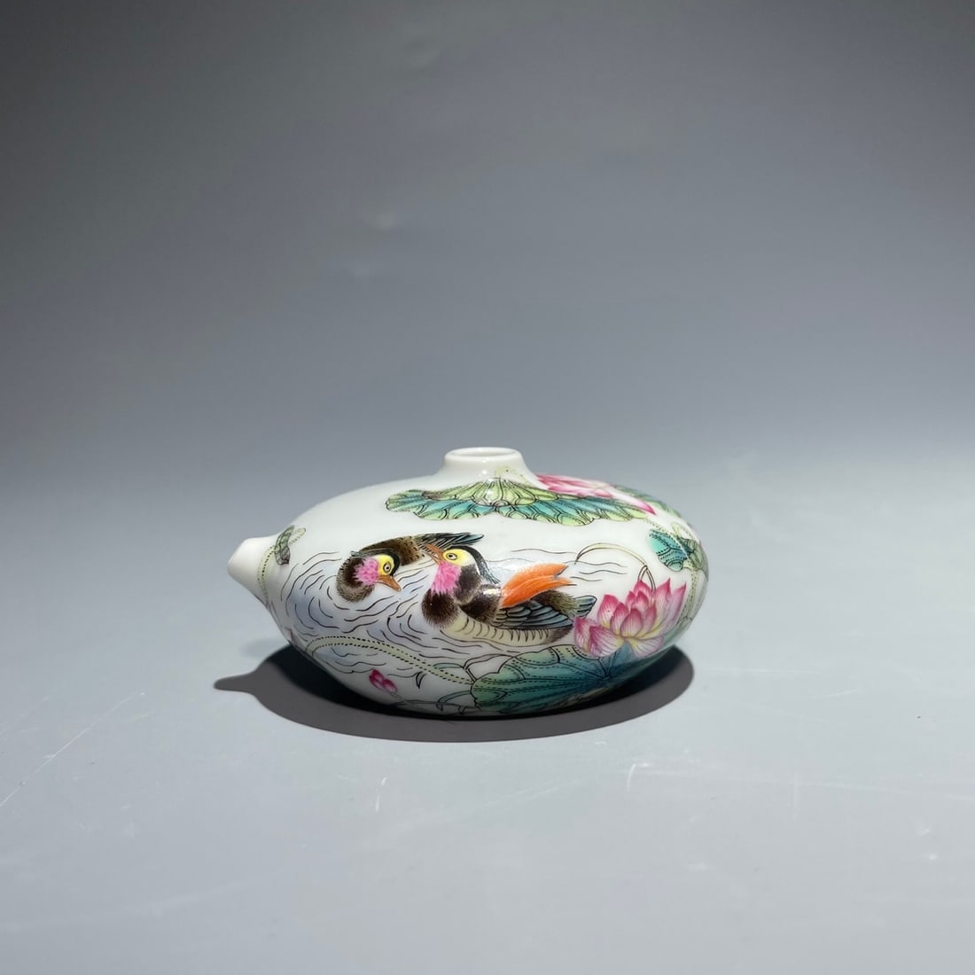 An Exquisite Chinese Famille Rose pastels and beautiful water Porcelain drops: Size: Width 7 cm - Height 3.8 cm Materials: Porcelain Dynasty: Qing Dynasty Attribution: Yongzheng Period Object: droper