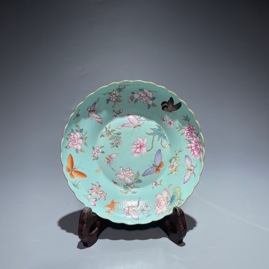 An Exquisite Chinese Famille Rose green ground butterfly love flower small Porcelain plate: Size: Width 13.8 cm - Height 2.6 cm Materials: Porcelain Dynasty: Qing Dynasty Attribution: Qianlong Period Object: plate