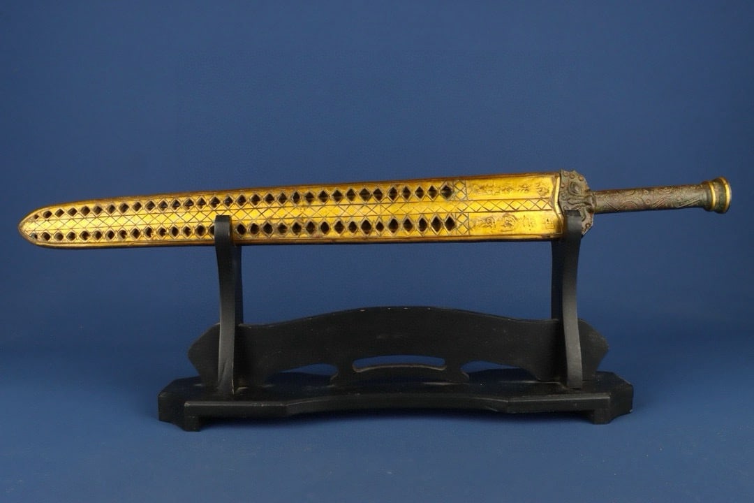 An Exquisite Chinese Bronze and gold inscribed sword: Size: Height 60 cm - Width 6 cm Materials: Bronze Dynasty: Han dynasty Attribution: 1st to 3rd-C Object: Chinese Antiques