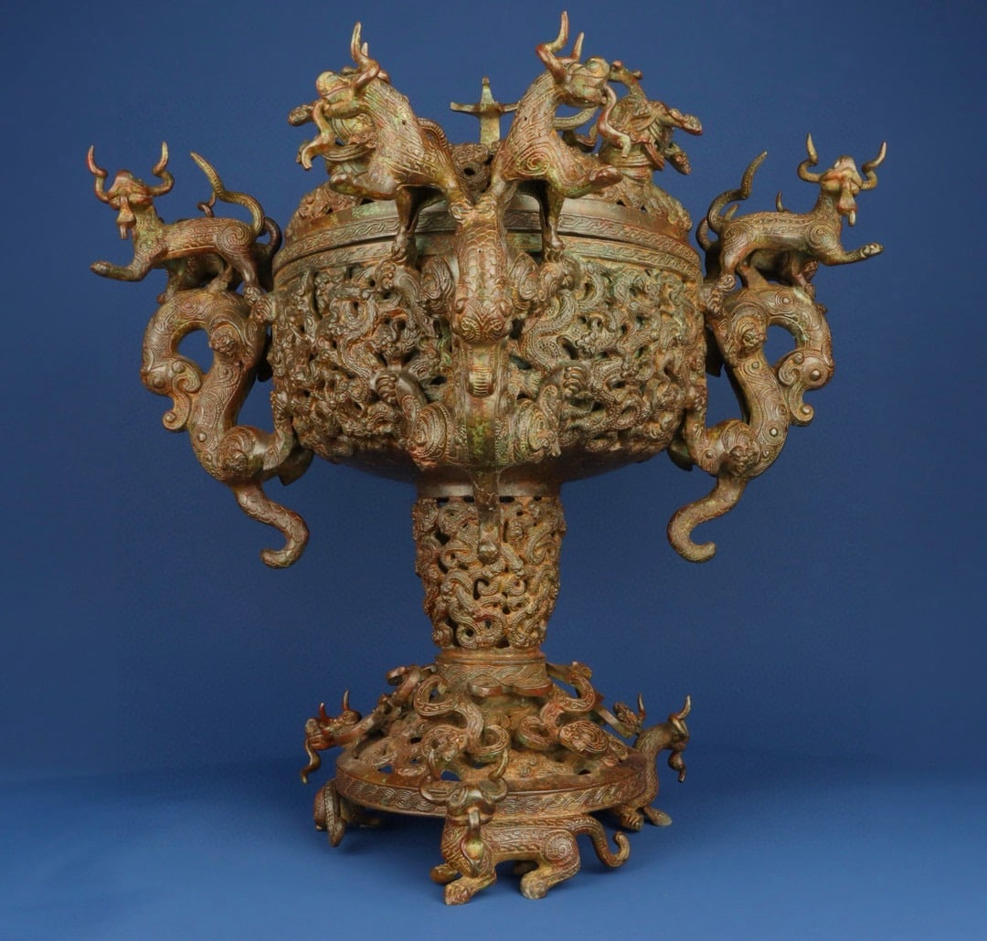 An Exquisite Chinese Bronze Hollow Four Dragon Beans: Size: Height 51 cm - Width 52 cm Materials: Bronze Dynasty: Han dynasty Attribution: 1st to 3rd-C Object: Chinese Antiques