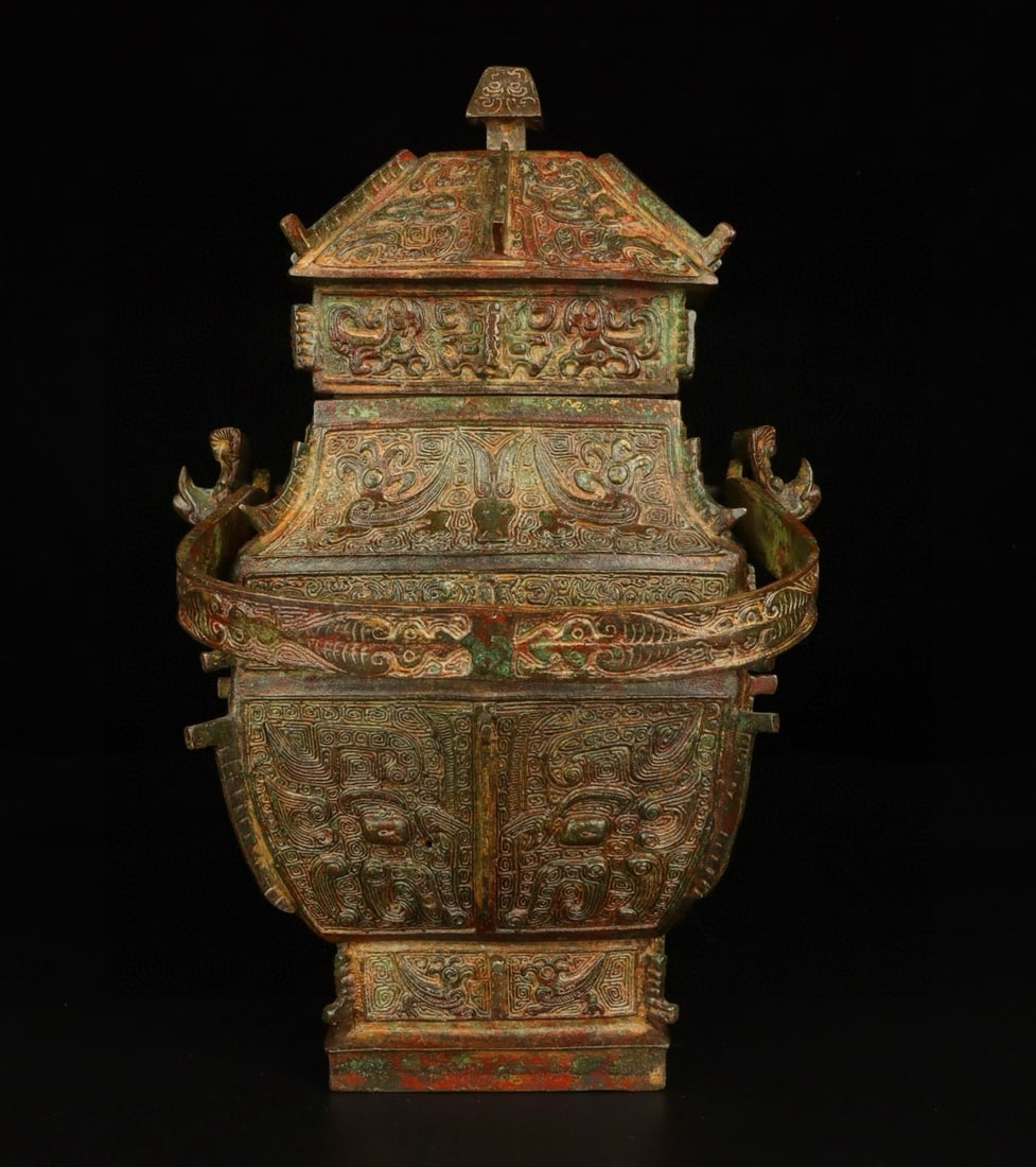 An Exquisite Chinese Bronze square beam: Size: Height 34 cm - Width 21 cm Materials: Bronze Dynasty: zhou dynasty Attribution: 700-BC Object: Chinese Antiques