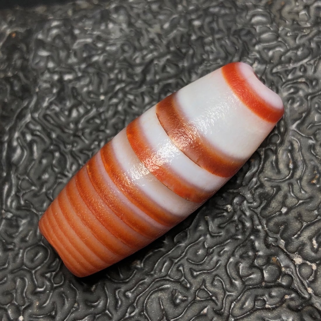 Chinese Natural Agate DZI Beads: Size: Width 4 cm - Height 1.6 cm Materials: Agate Dynasty: Qing dynasty Attribution: Qianlong Period Object: DZI Bead