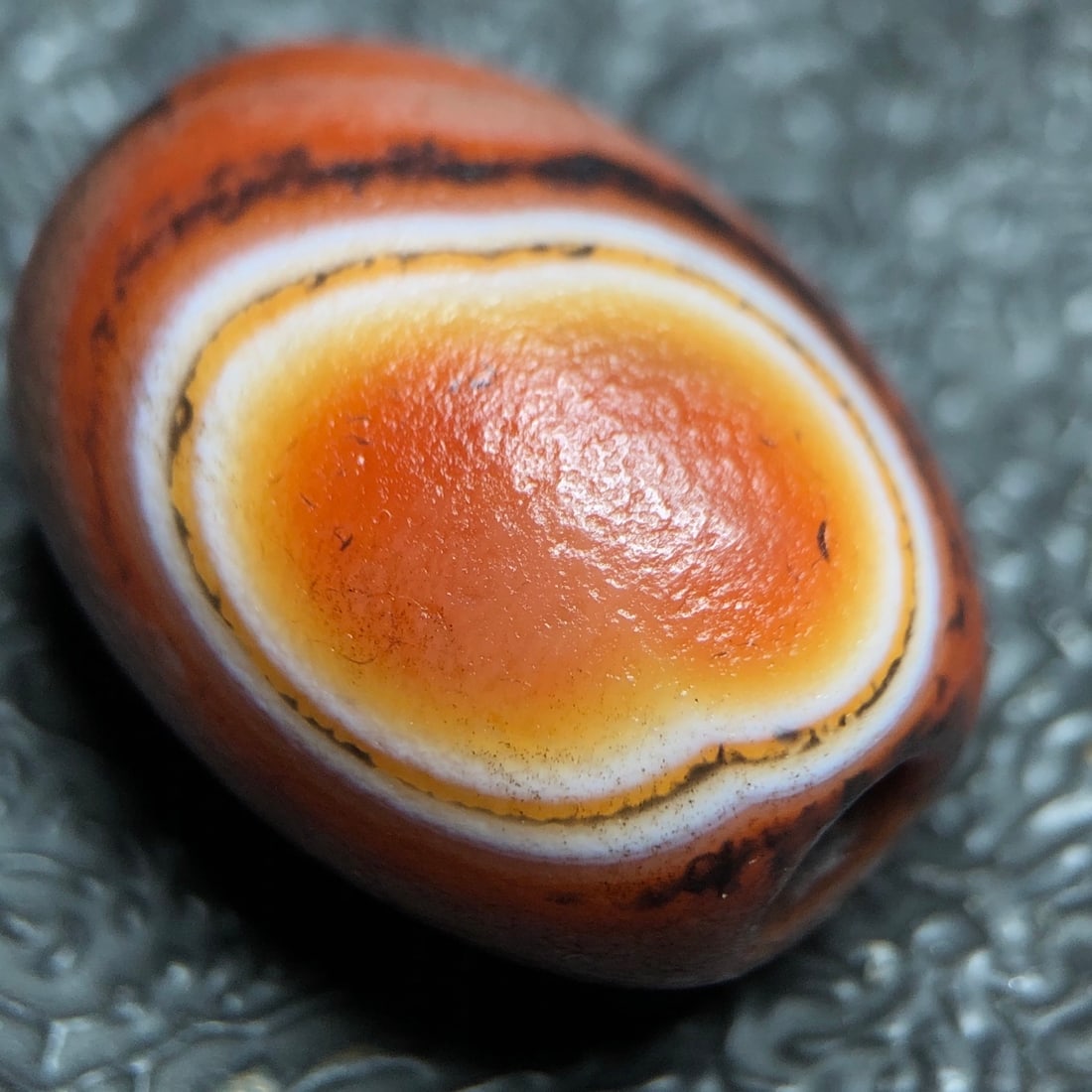 Chinese Natural Agate DZI Beads: Size: Width 2.6 cm - Height 1.9 cm Materials: Agate Dynasty: Qing dynasty Attribution: Qianlong Period Object: DZI Bead