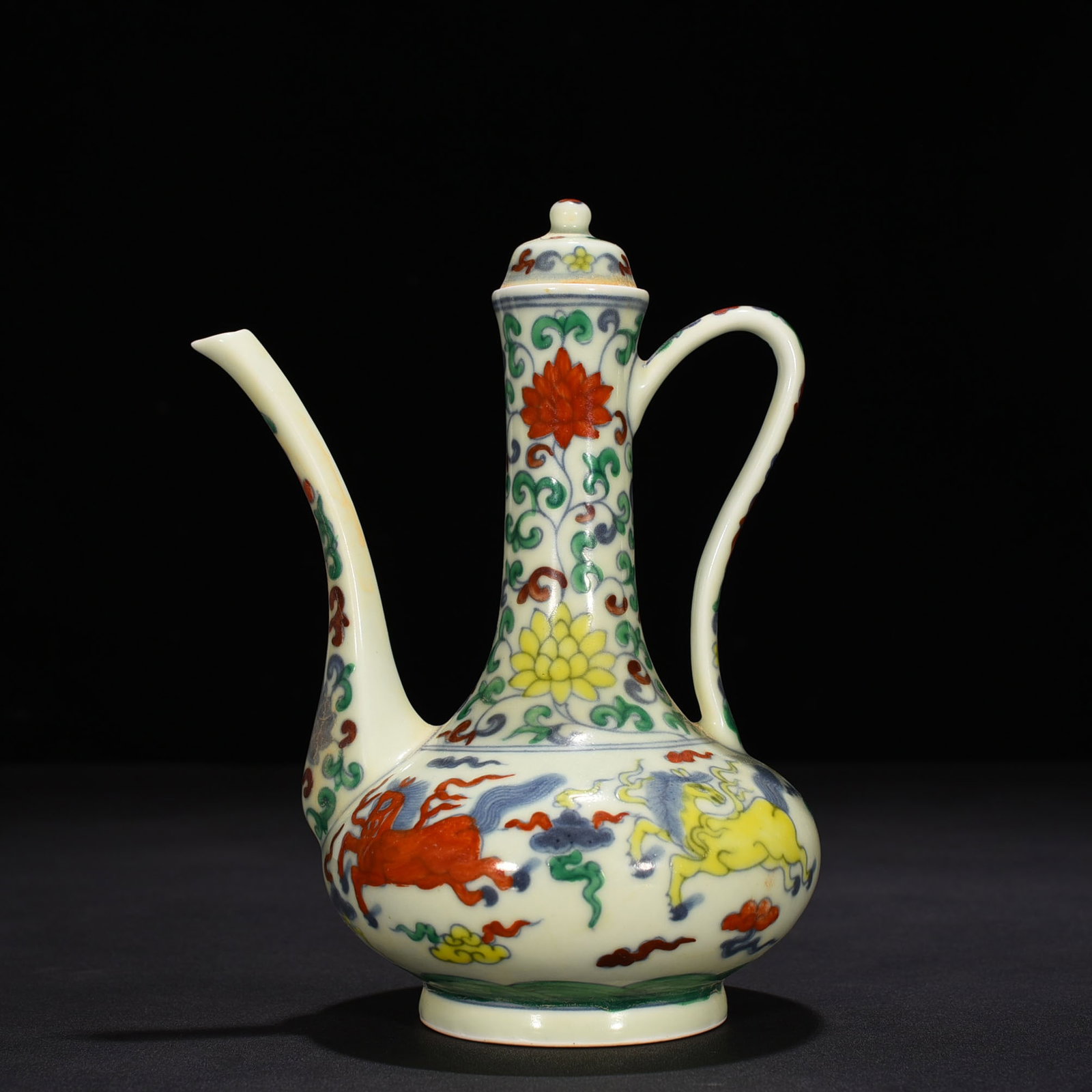 An Exquisite Chinese Doucai ewer: Size: Height 22 cm - Widthh 16 cm Materials: Porcelain Dynasty: Ming dynasty Attribution: chenghua Object: ewer
