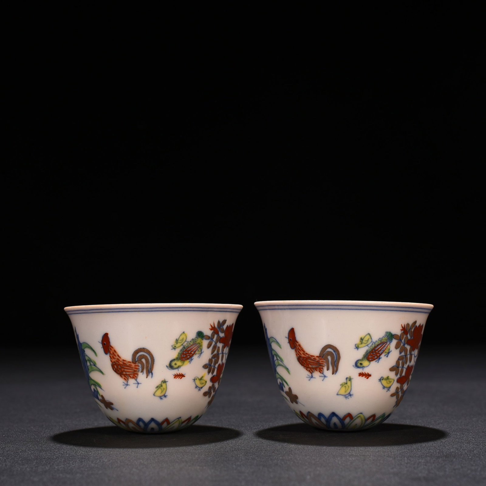 An Exquisite Chinese Doucai Tumbler: Size: Height 5 cm - Widthh 7.5 cm Materials: Porcelain Dynasty: Ming dynasty Attribution: chenghua Object: tumbler