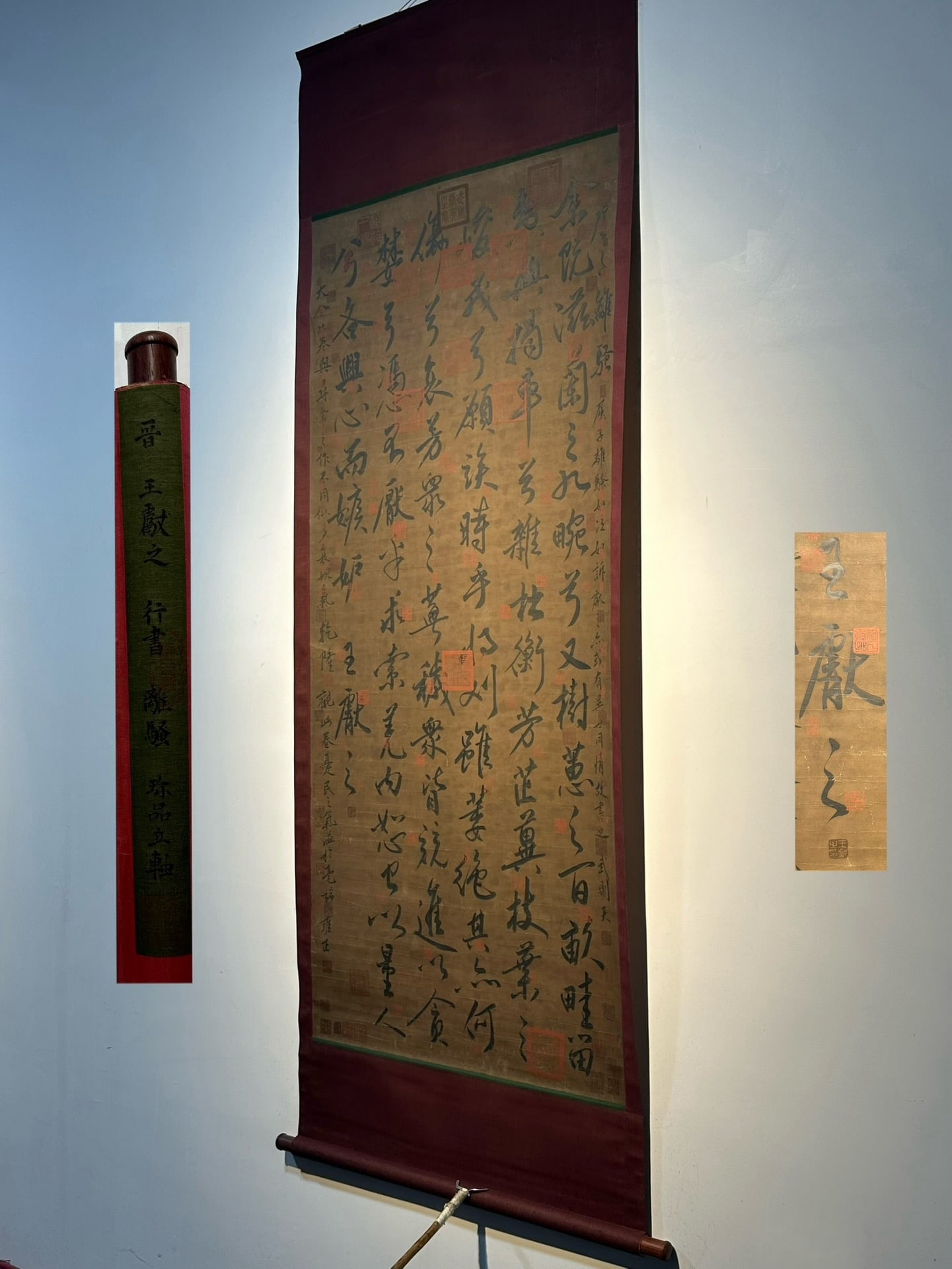 Chinese scroll painting Wang Xizhi: Size: Height 180 cm - Width 80 cm Materials: Silk and Paper Dynasty: Jin Dynasty Inscription: Wang Xianzhi Object: Scroll Wang Xianzhi's exquisite eight foot hand drawn calligraphy of _Li Sao_, with t