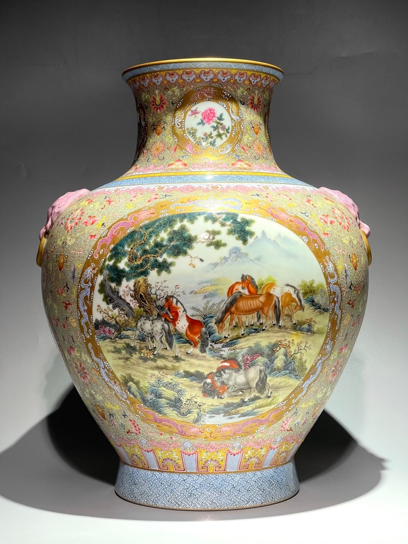 An Exquisite Chinese depicts gold s animals flowers and birds bowing Porcelain vase (1 of 10)