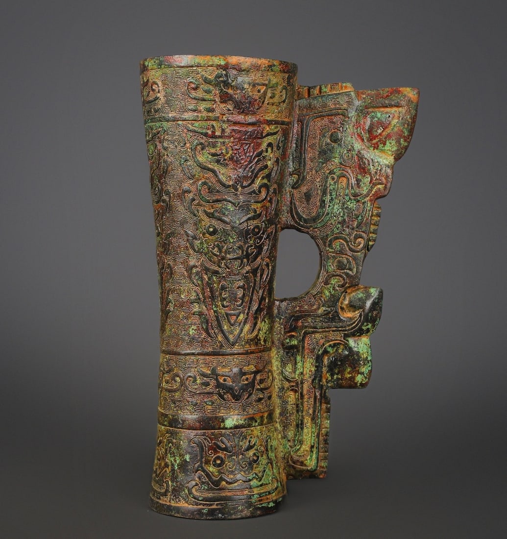 An Exquisite Chinese Bronze tripod cup: Size: Height 24 cm - Width 16 cm Materials: Bronze Dynasty: zhou dynasty Attribution: 700-BC Object: Chinese Antiques