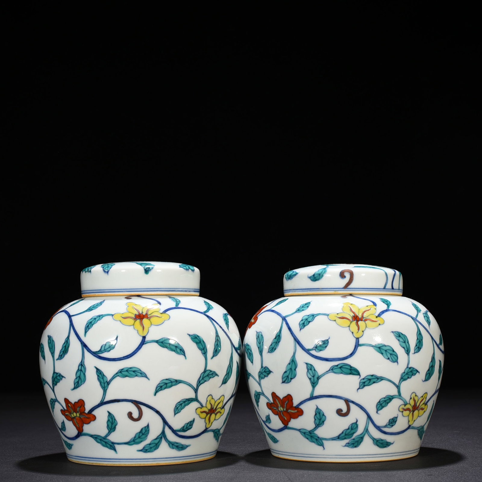 An Exquisite Chinese doucai jar: Size: Height 13 cm - Widthh 14 cm Materials: Porcelain Dynasty: Ming dynasty Attribution: chenghua Object: jar