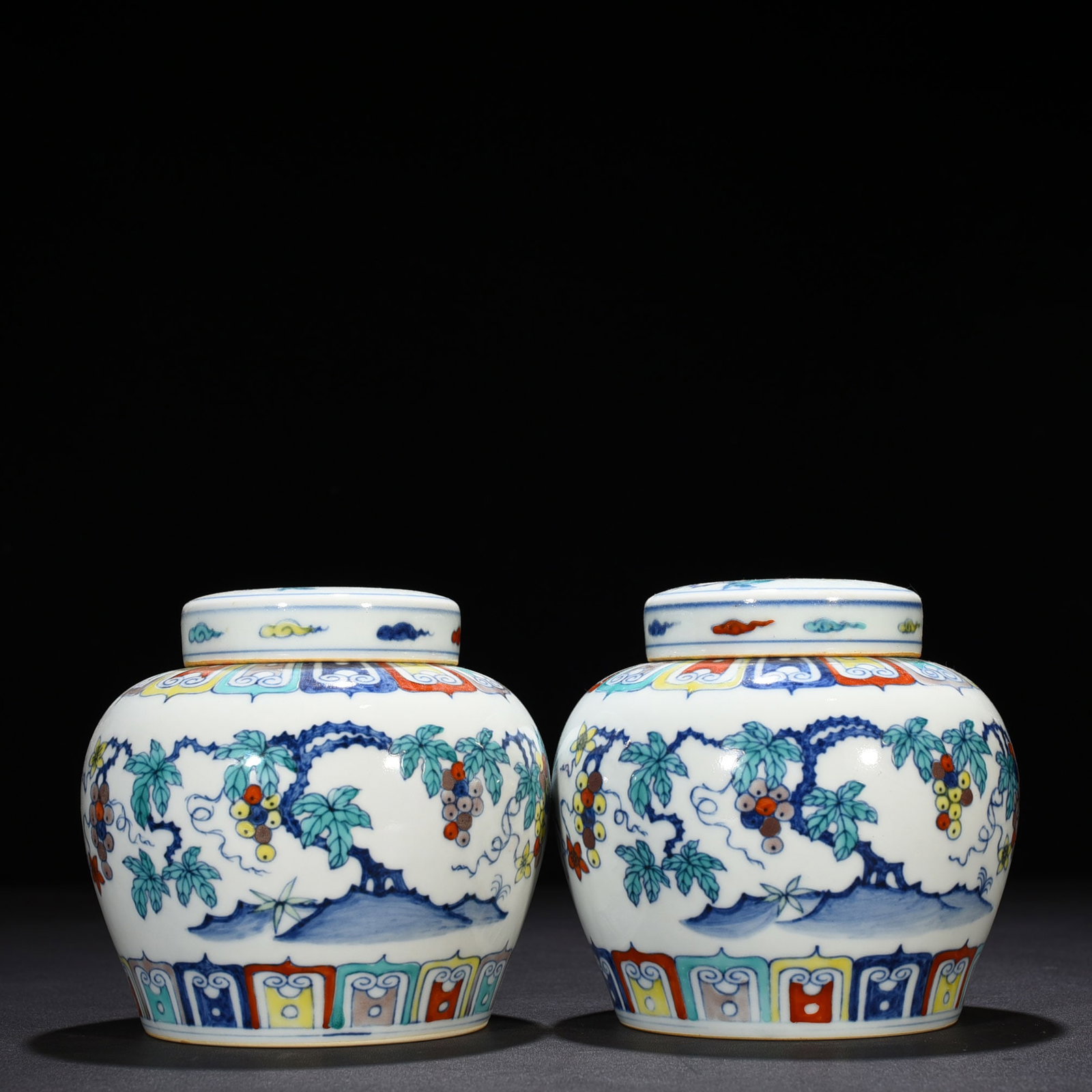 An Exquisite Chinese Doucai jar: Size: Height 13 cm - Widthh 14 cm Materials: Porcelain Dynasty: Ming dynasty Attribution: chenghua Object: jar