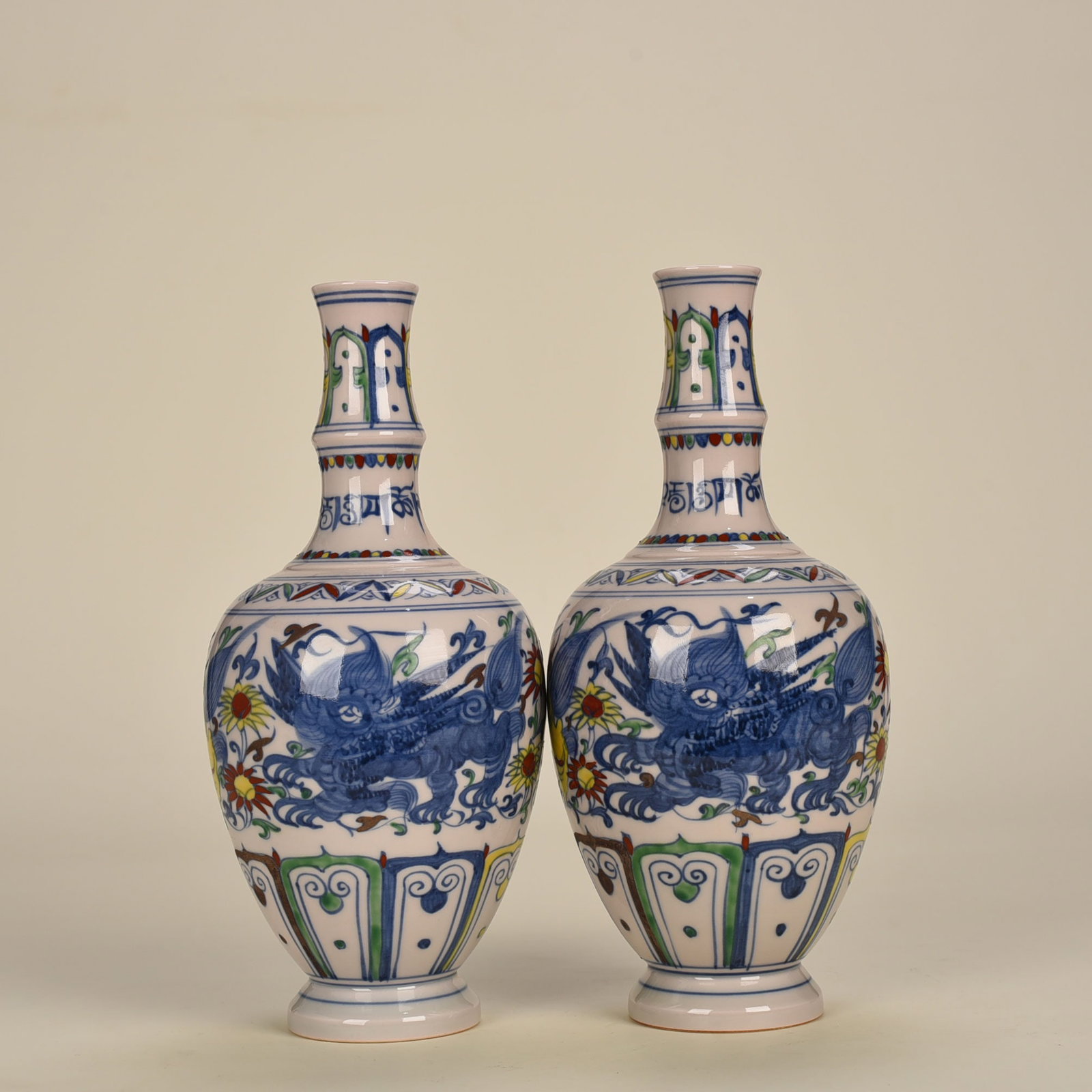 An Exquisite Chinese Doucai colorful vase: Size: Height 26 cm - Widthh 12 cm Materials: Porcelain Dynasty: Ming dynasty Attribution: chenghua Object: vase