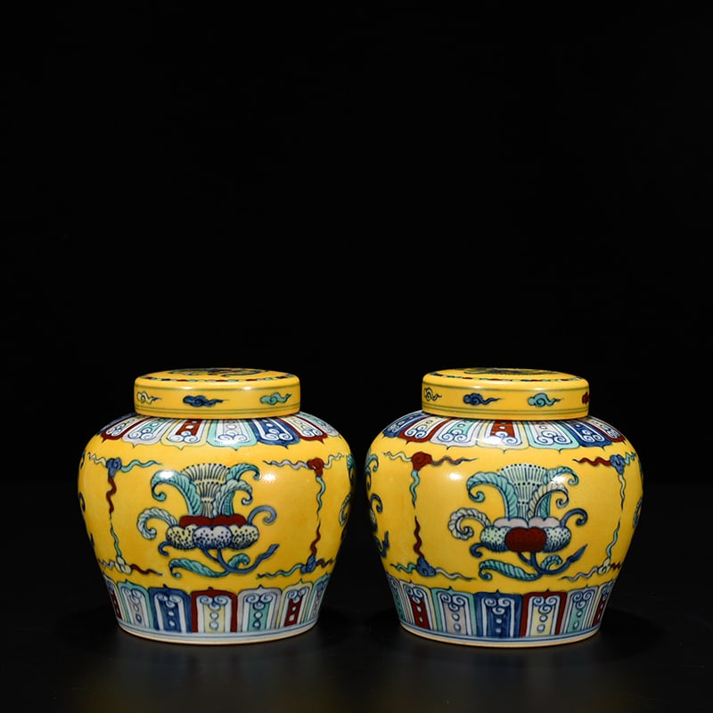 An Exquisite Chinese Jiaoyang Glaze Tianzi jar: Size: Height 14 cm - Widthh 15 cm Materials: Porcelain Dynasty: Ming dynasty Attribution: chenghua Object: jar