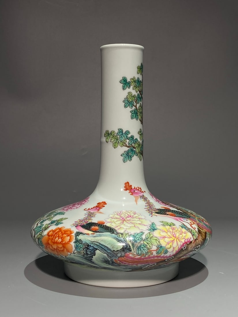 An Exquisite Chinese enamel Phoenix Opera peony pattern flat belly Porcelain vase: Size: Height 27 cm - Width 22 cm Materials: Porcelain Dynasty: Qing Dynasty Attribution: Yongzheng Period Object: vase
