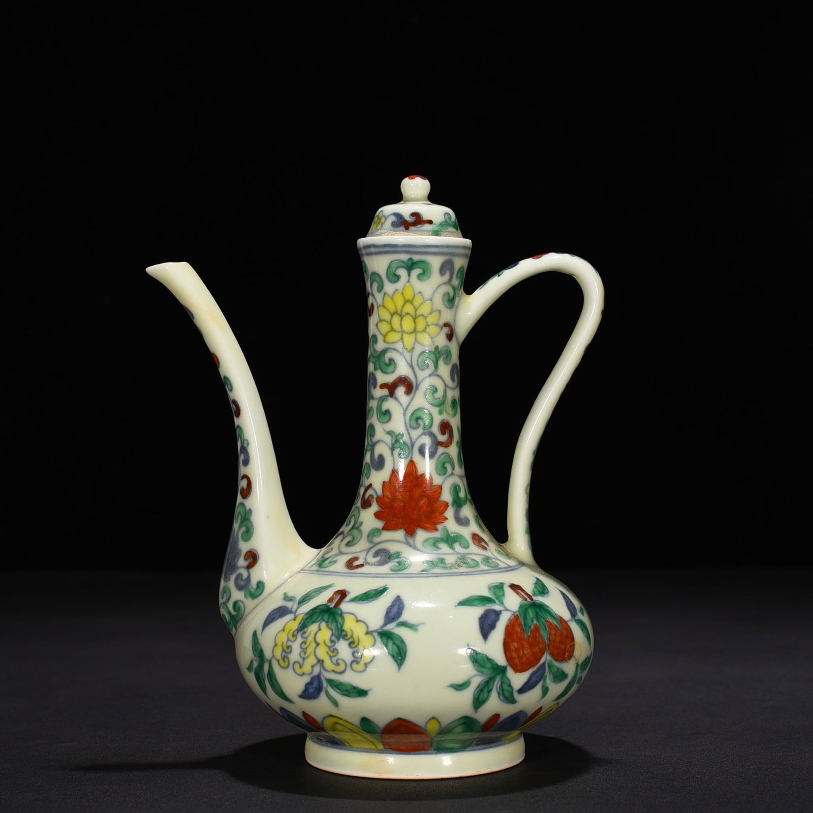 An Exquisite Chinese doucai kettle (1 of 9)