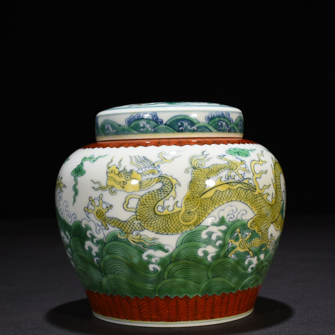 An Exquisite Chinese Doucai jar: Size: Height 13 cm - Widthh 15 cm Materials: Porcelain Dynasty: Ming dynasty Attribution: chenghua Object: jar