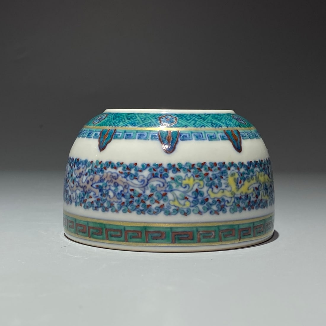 An Exquisite Chinese painted in gold with Kui dragon pattern water basin Porcelain bowl: Size: Width 9.8 cm - Height 6 cm Materials: Porcelain Dynasty: Qing Dynasty Attribution: Daoguang Period Object: bowl