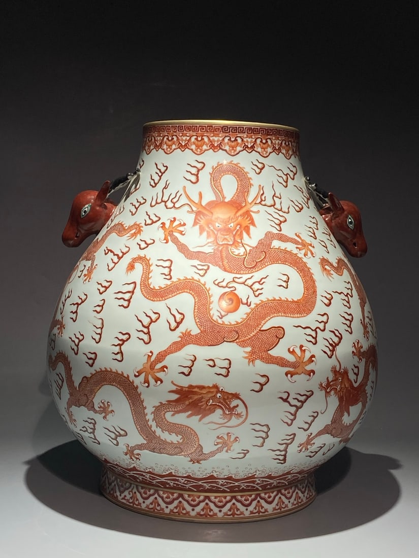 An Exquisite Chinese alum red deer head with golden cloud and dragon pattern Porcelain jar (1 of 8)