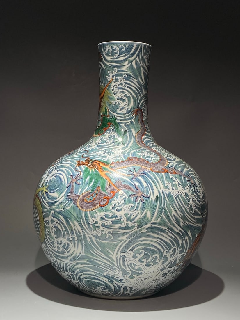 An Exquisite Chinese Doucai seawater dragon pattern Porcelain vase (1 of 8)