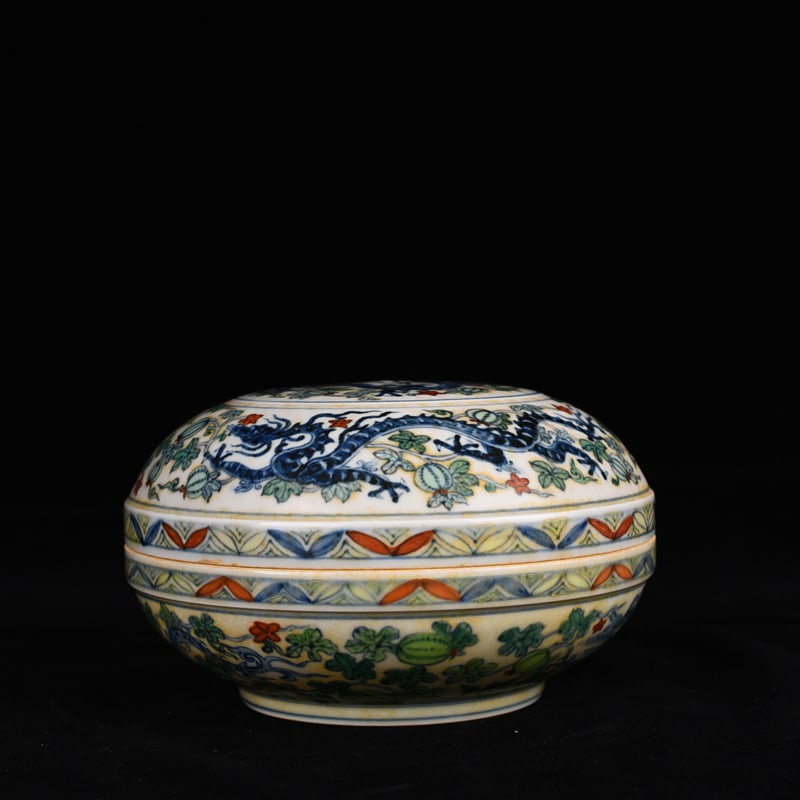 An Exquisite Chinese Doucai Colorful Box: Size: Height 10 cm - Widthh 16.5 cm Materials: Porcelain Dynasty: Ming dynasty Attribution: chenghua Object: box