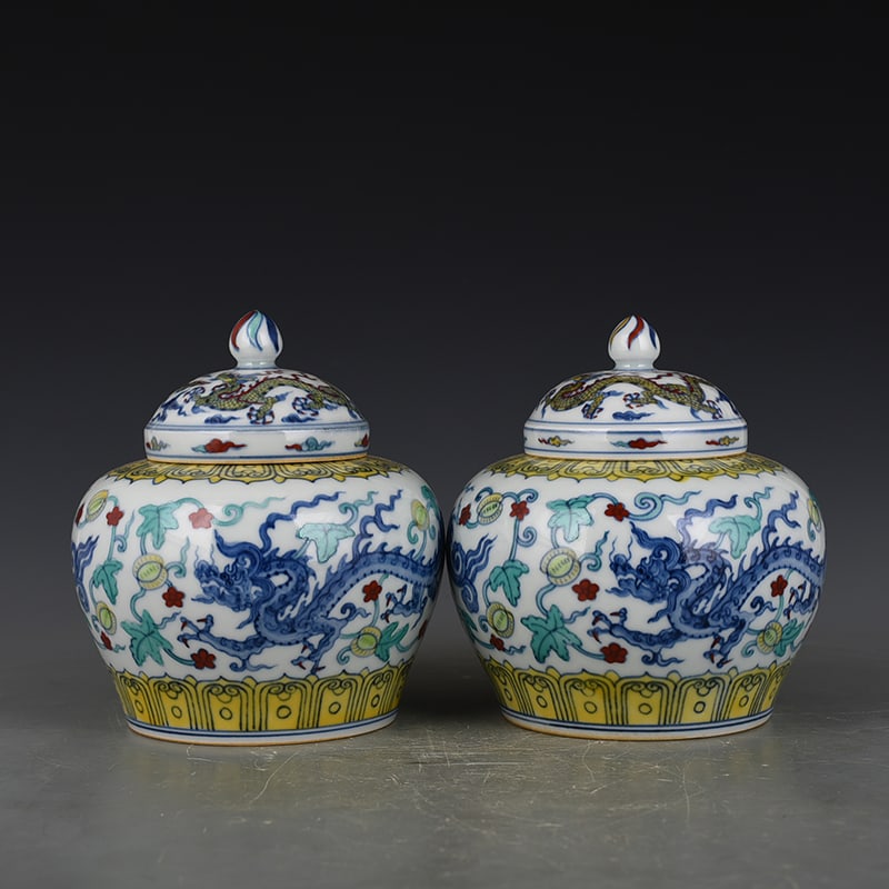 An Exquisite Chinese Doucai lid jar (1 of 9)